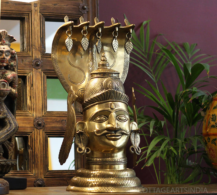 Shiva Mukhalingam with Nagabharanam Big